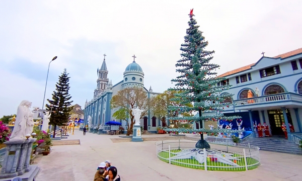 hon-gai-church-christmas